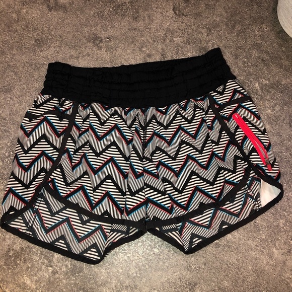 Rare lululemon chevron seawheeze shorts a11 - Picture 7 of 7